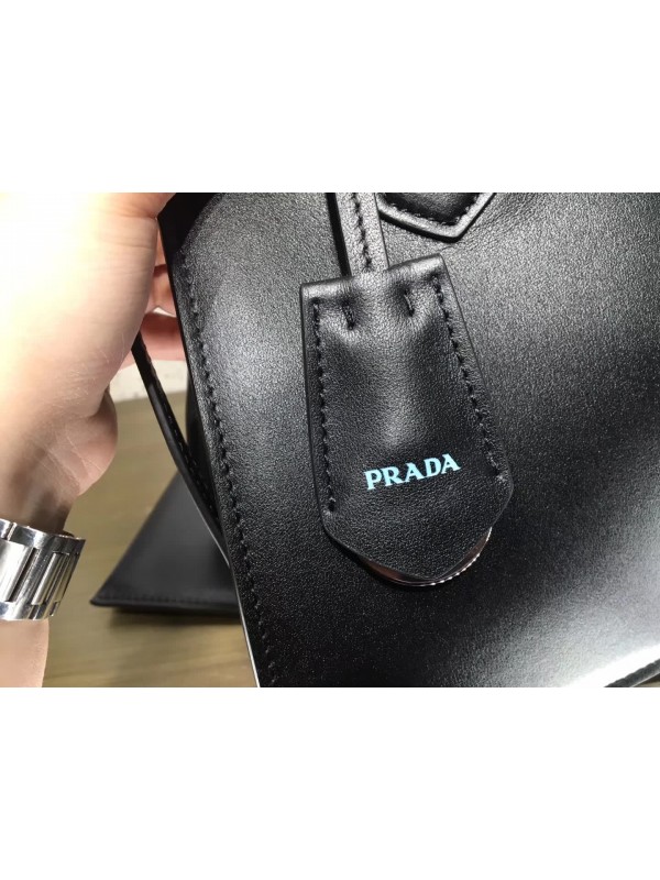 prada2.jpg